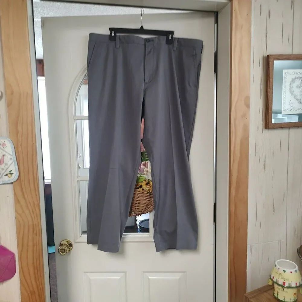 New Dockers Gray Classic Fit No Wrinkle Easy Khaki Size Men's 42/30